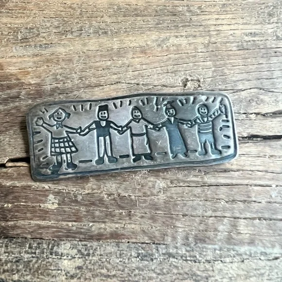 ESTATE STERLING SILVER SAVE CHILDREN MEXICO PIN BROOCH - Picture 4 of 4